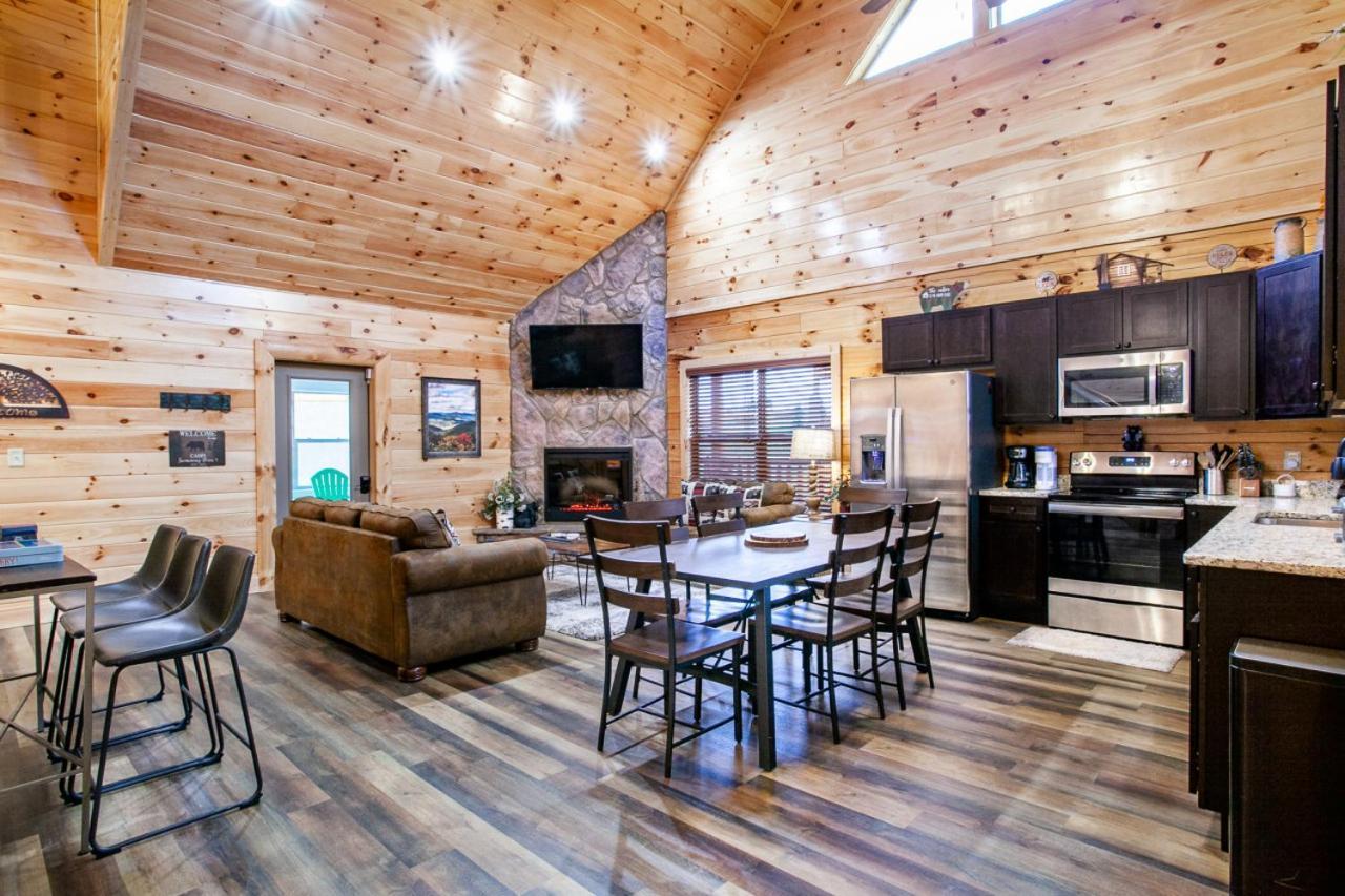 Swimming Bears Lodge 1 With Indoor Pool And Hot Tub Pigeon Forge Exterior photo