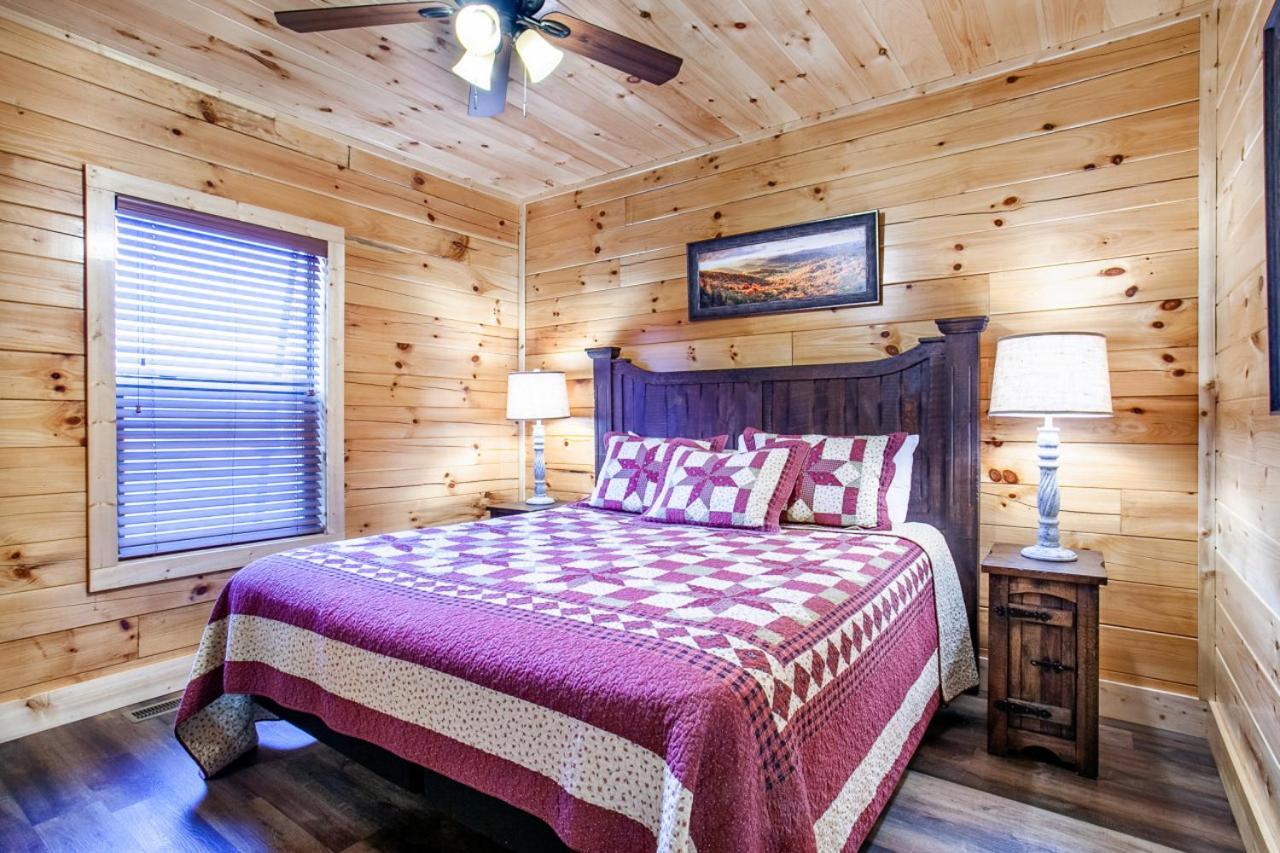 Swimming Bears Lodge 1 With Indoor Pool And Hot Tub Pigeon Forge Exterior photo