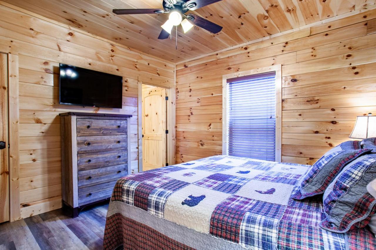 Swimming Bears Lodge 1 With Indoor Pool And Hot Tub Pigeon Forge Exterior photo